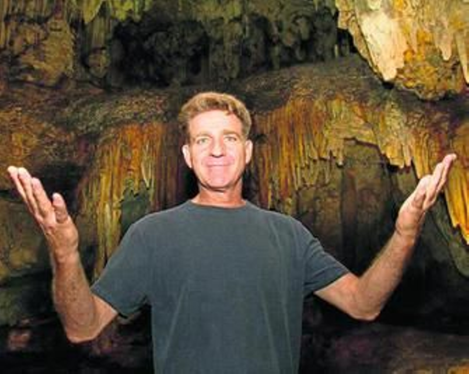 El actor madrileño en las Cuevas de Nerja.