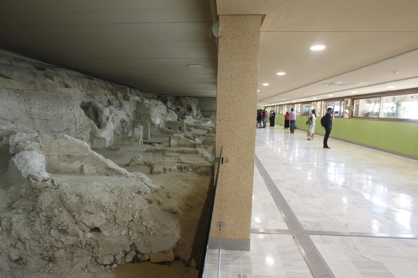 La primera planta del Mesón Gitano, con las casas cueva y el pasillo a ocupar por las vitrinas con las piezas seleccionadas