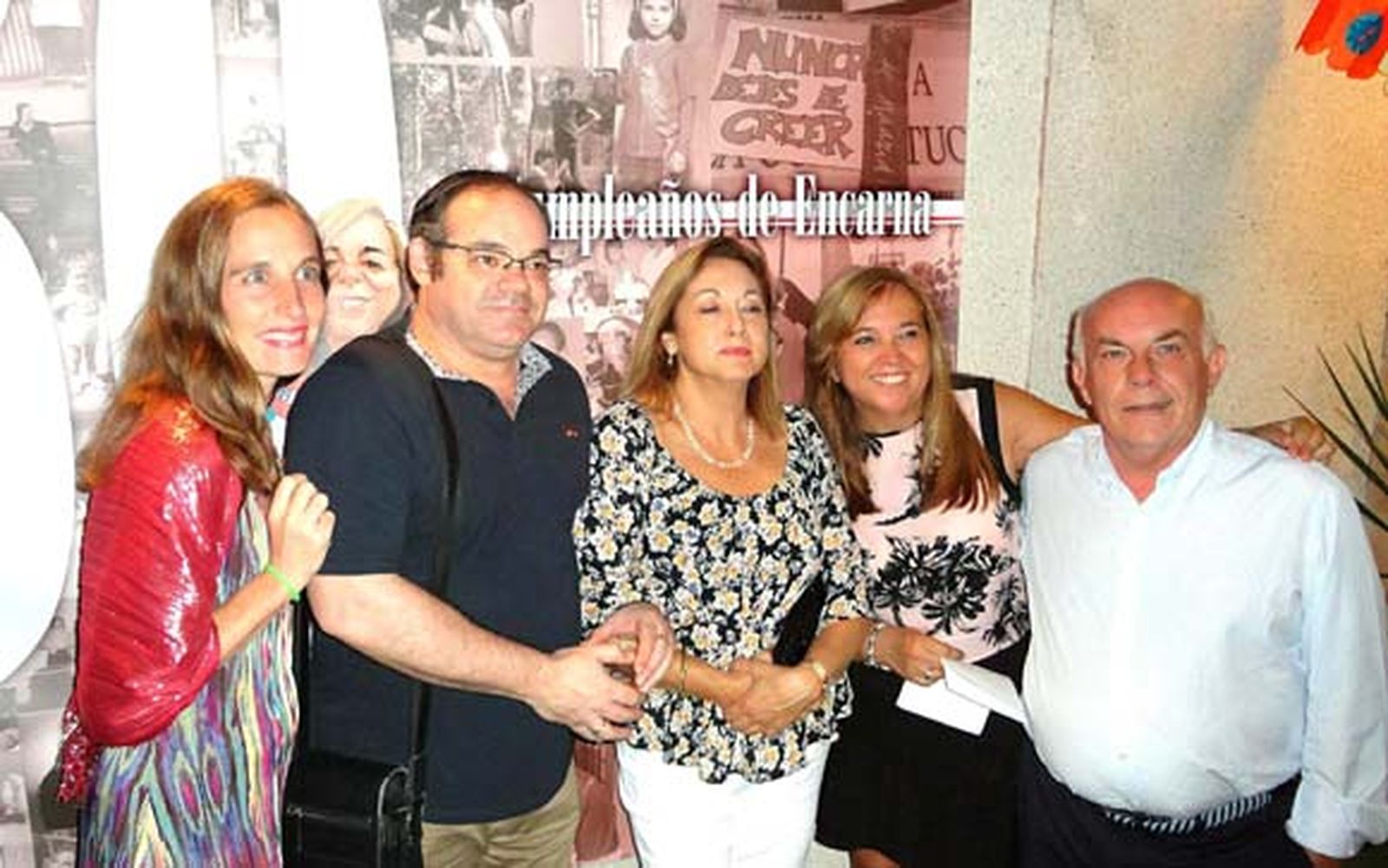 La homenajeada con Cristina Soto, Francisco Javier García, Charo Jaime y Sebastián Gómez de la Torre.

Foto: Ignacio Casas de Ciria