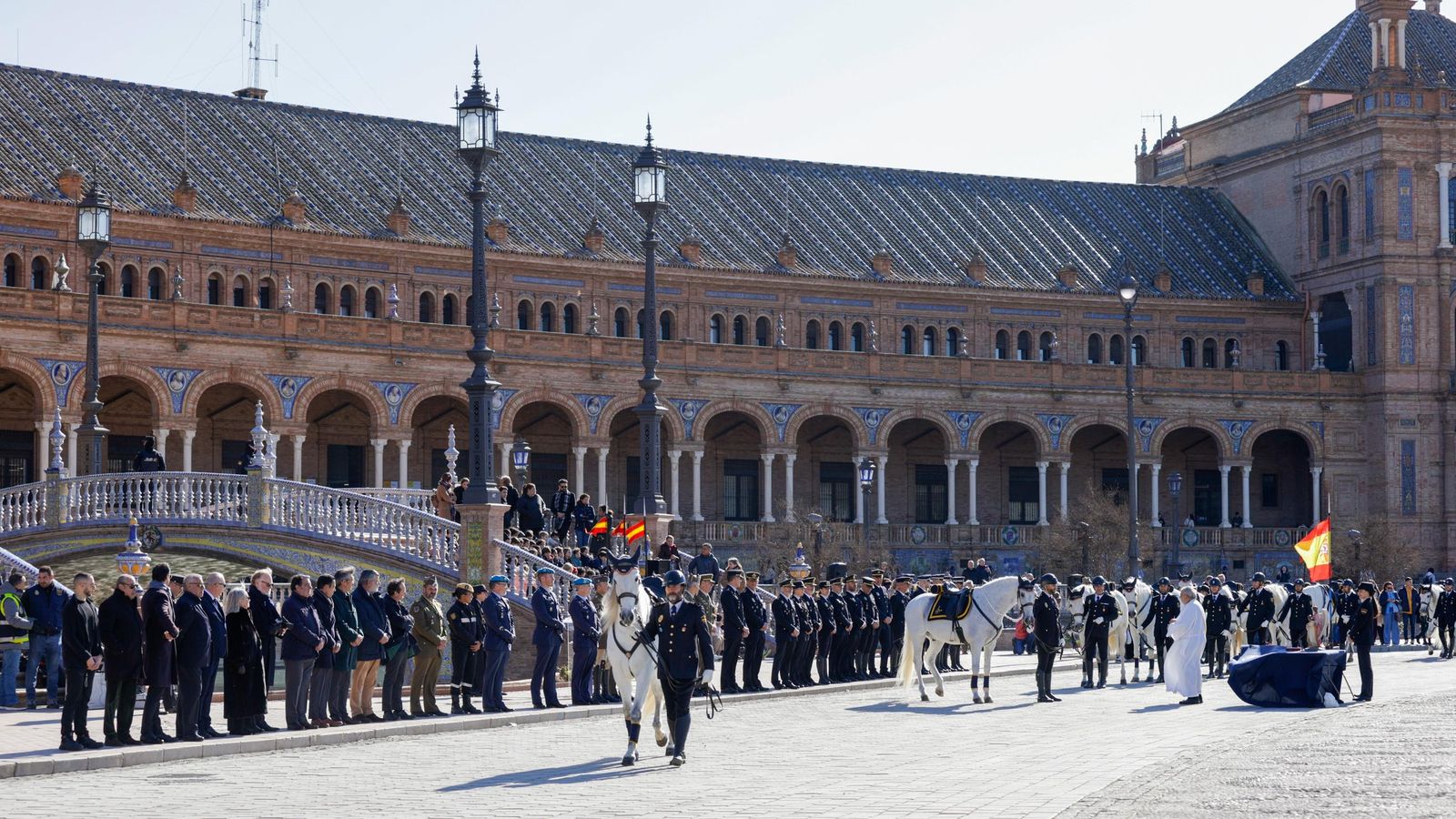Las imágenes de la celebración del día de San Antón por la Policía Nacional en la plaza de España