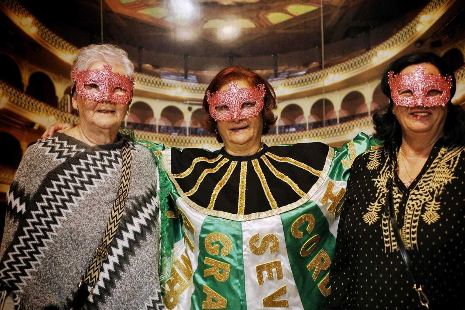 Búscate entre las mejores imágenes de la final del COAC 2024 del Carnaval de Cádiz
