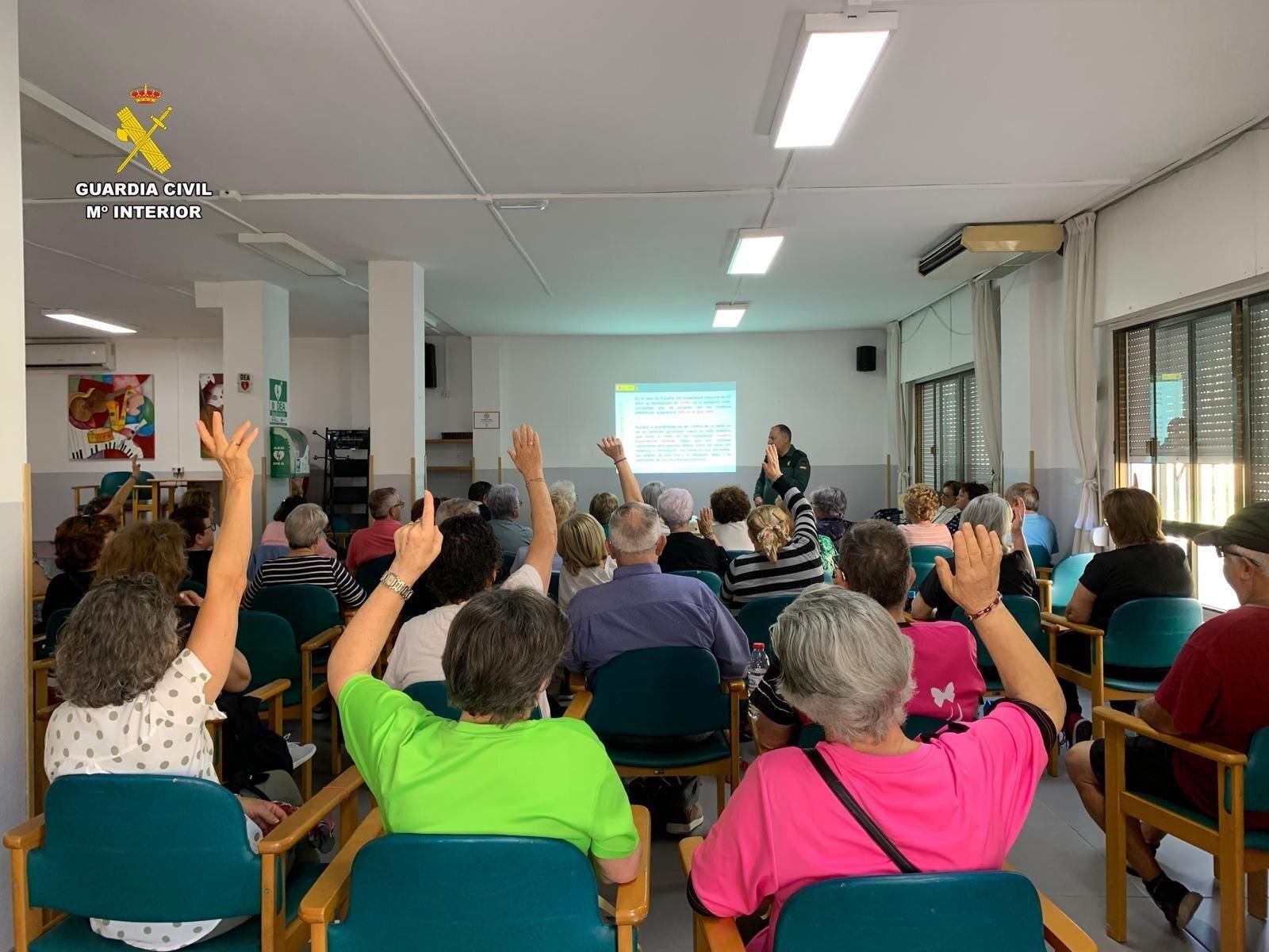 La charla contó con una gran participación.