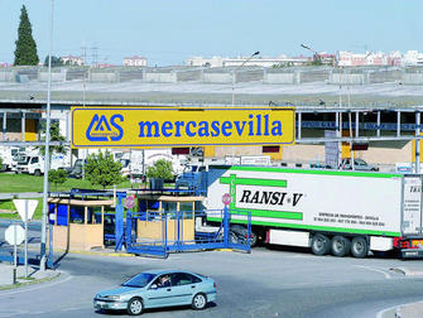 La sede de Mercasevilla, empresa a la que pertenecían los dos ex directivos implicados en el escándalo.