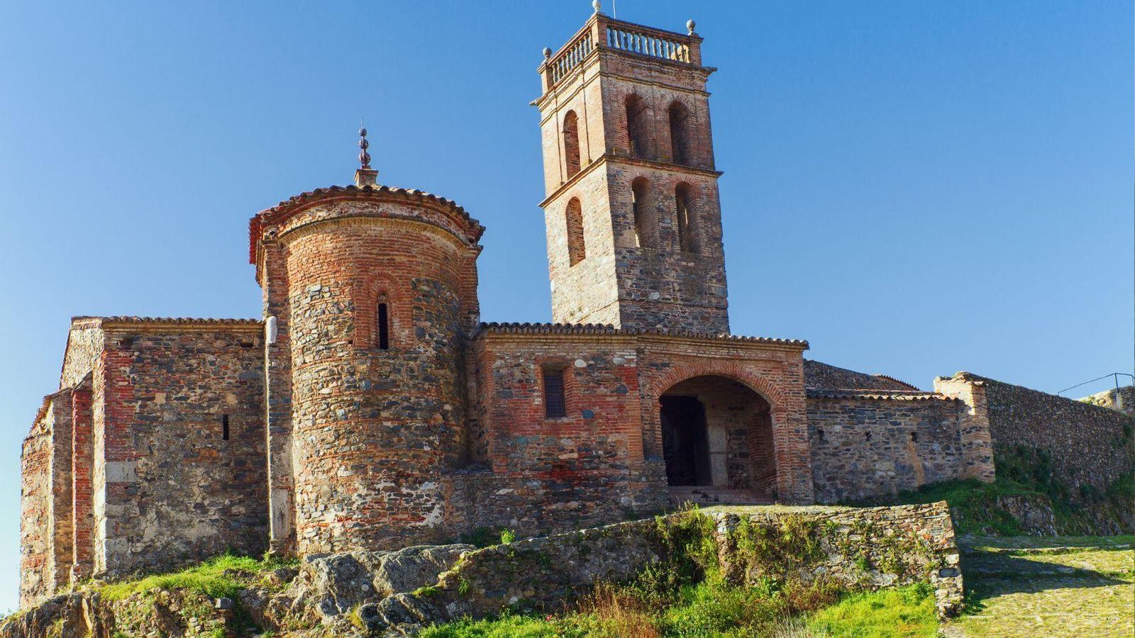 Mezquita de Almonaster la Real del siglo X Mezquita de Almonaster la Real del siglo X