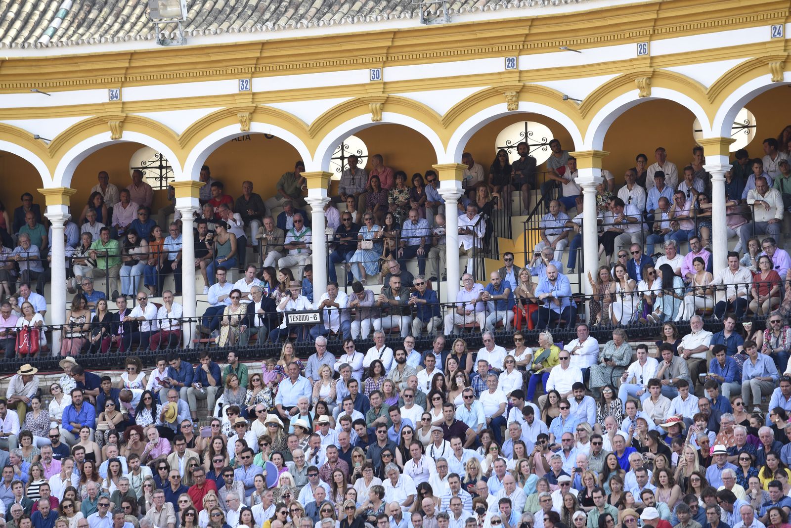 Búscate en la tercera corrida de toros de la Feria de San Miguel de Sevilla