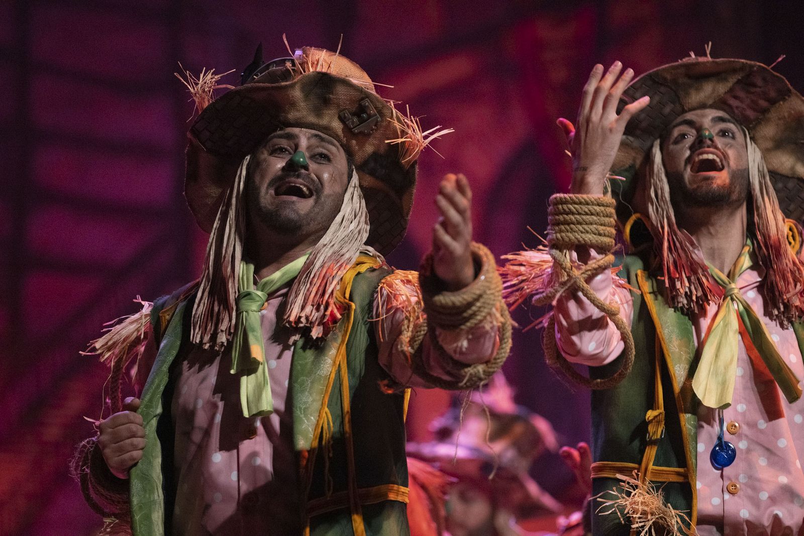 Imágenes de la actuación de la comparsa de Punta Umbría 'Los desataos' en el Carnaval Colombino