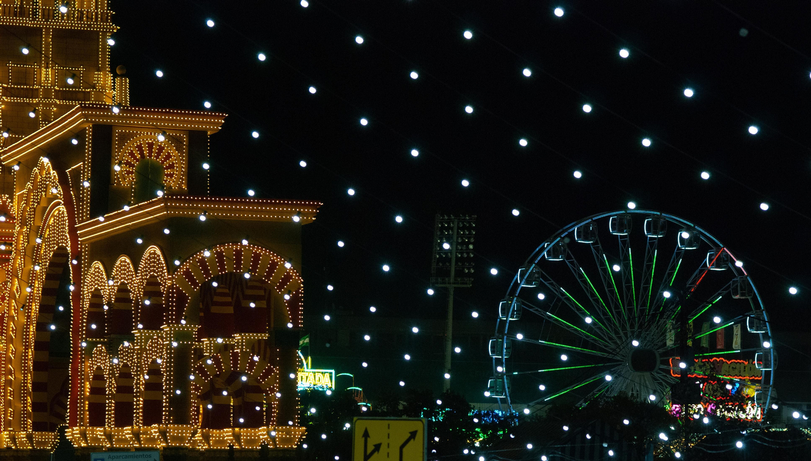 La Feria de Córdoba por la noche, en imágenes