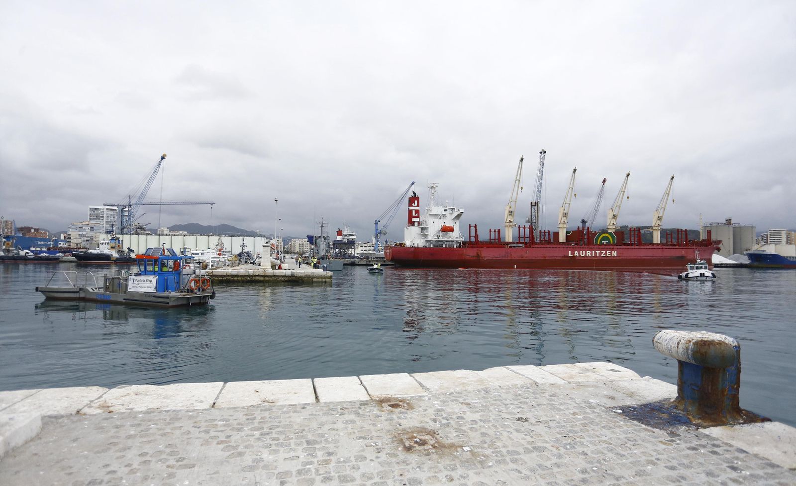 Las fotos del simulacro contra la contaminación en el puerto de Málaga