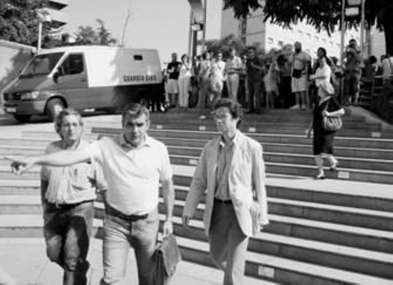 El concejal de IU (derecha), el día del juicio por las críticas a la Policía Local.