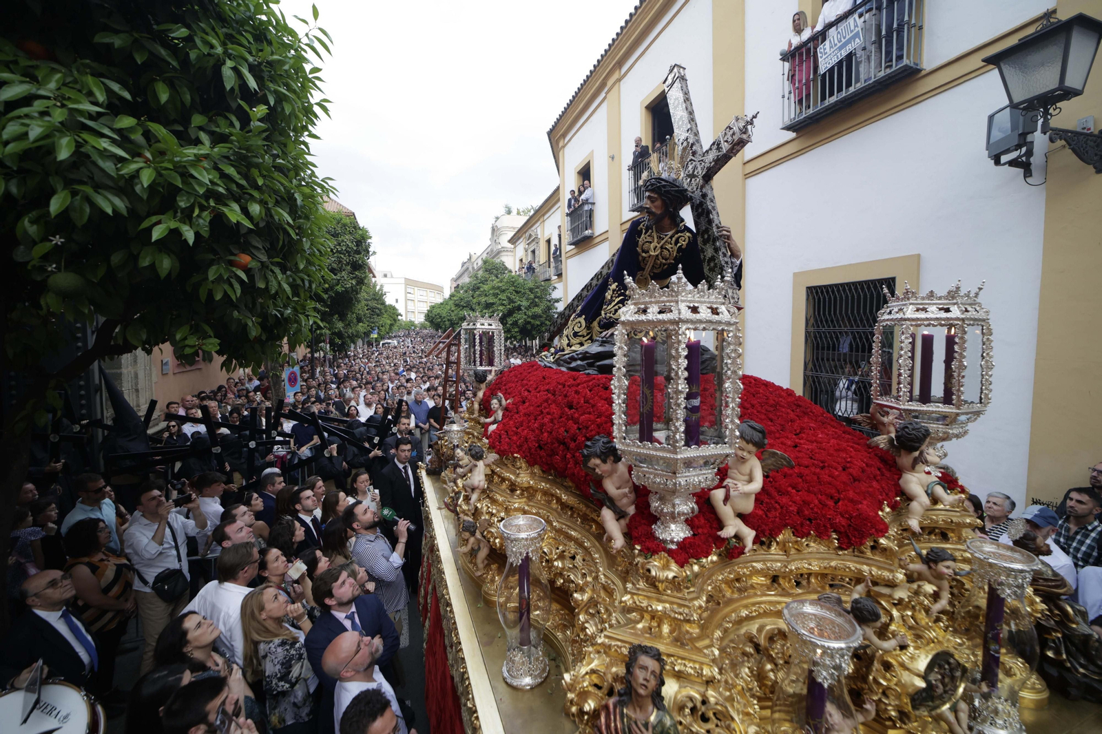 La salida de la Hermandad de las Penas en imágenes