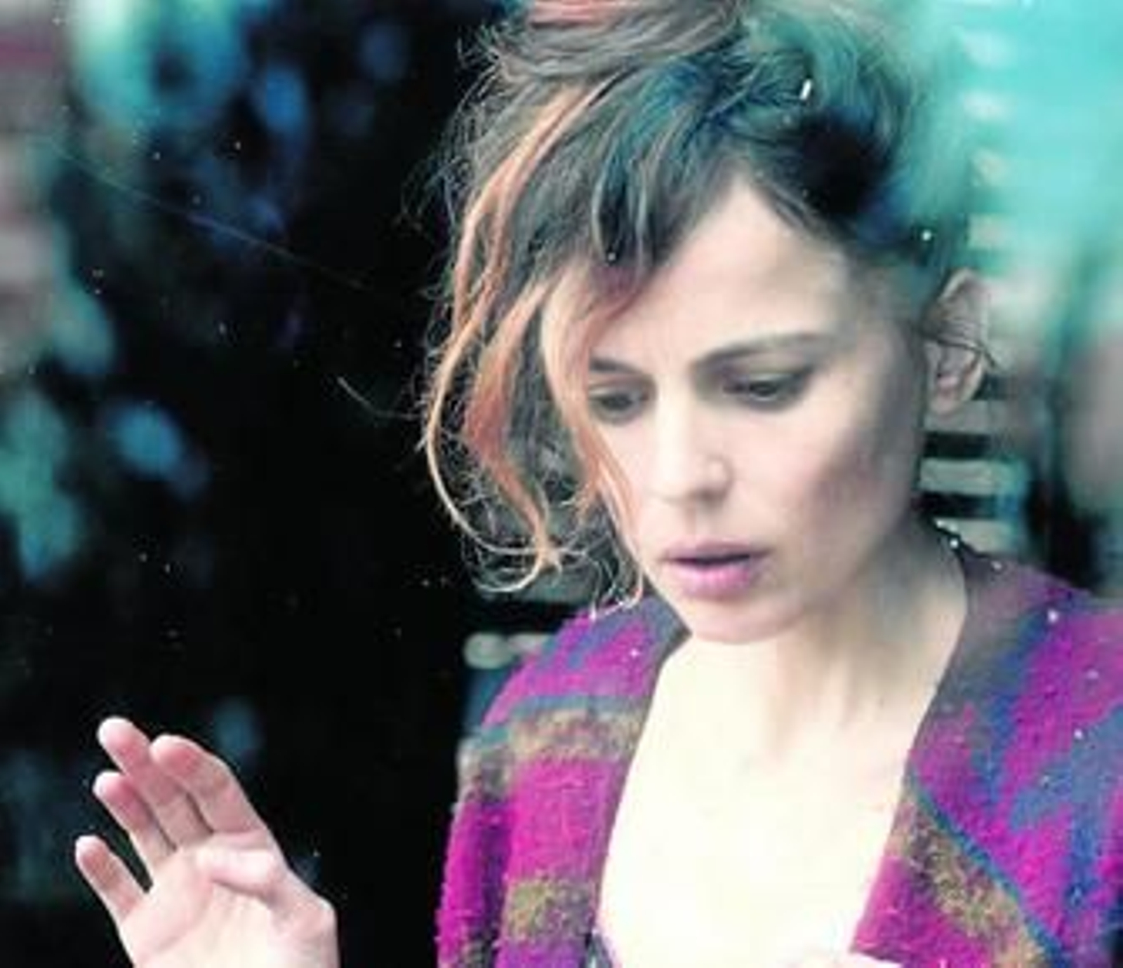 Elena Anaya, una antigua estrella del pop en 'Todos están muertos', interesante debut de Beatriz Sanchís.