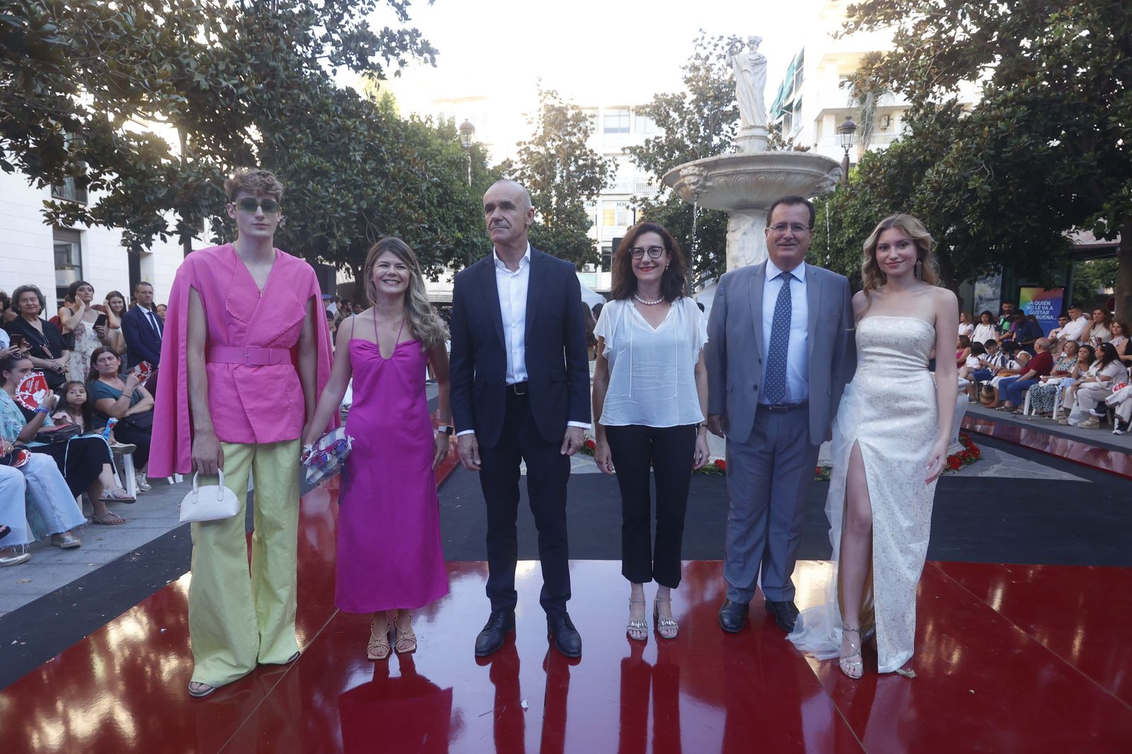 Las imágenes del Desfile de Jóvenes Diseñadores en la Plaza de la Magdalena