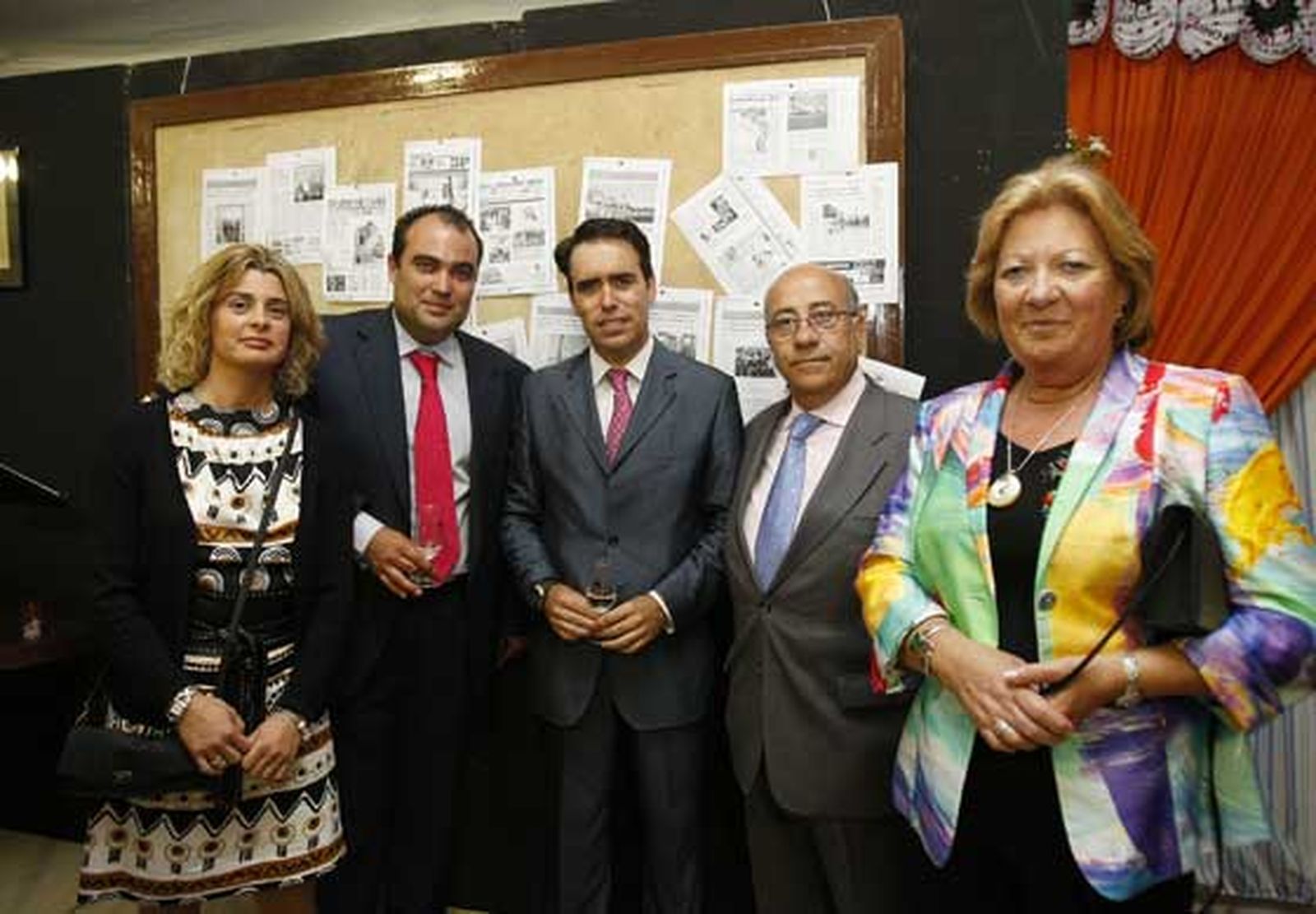 El director de Diario de Jerez, David Fernández, su esposa Inma Malvido, Faustino Rodríguez y su esposa Carmen.

Foto: Fito Carreto y Andrés Mora