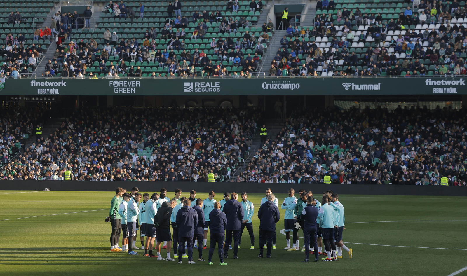 El entrenamiento del Betis a puerta abierta, todas las fotos