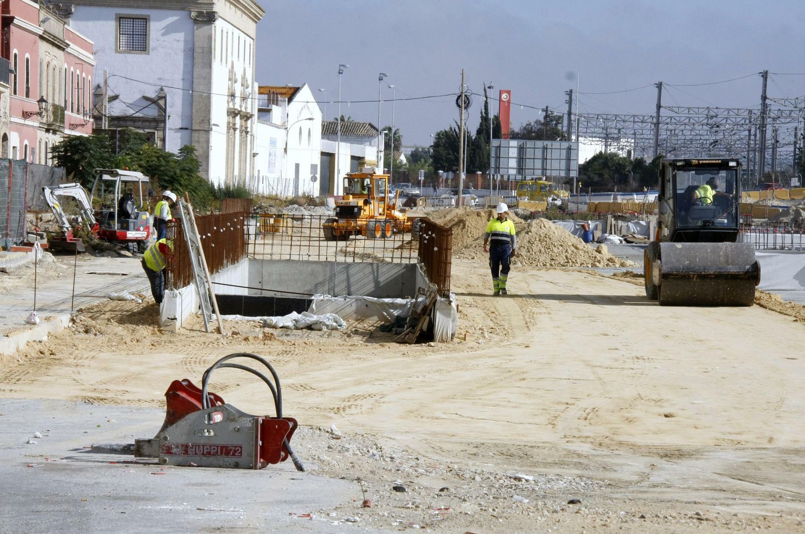 Más movimiento desde hoy en las obras del parking de Pozos Dulces