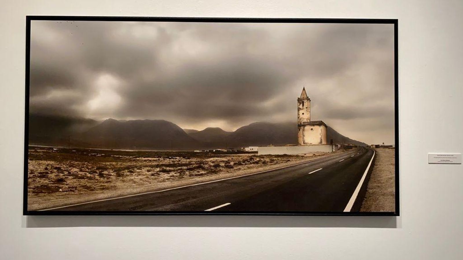 La "iglesia metafísica" en la carretera hacia el Cabo de Gata, de José María Mellado.