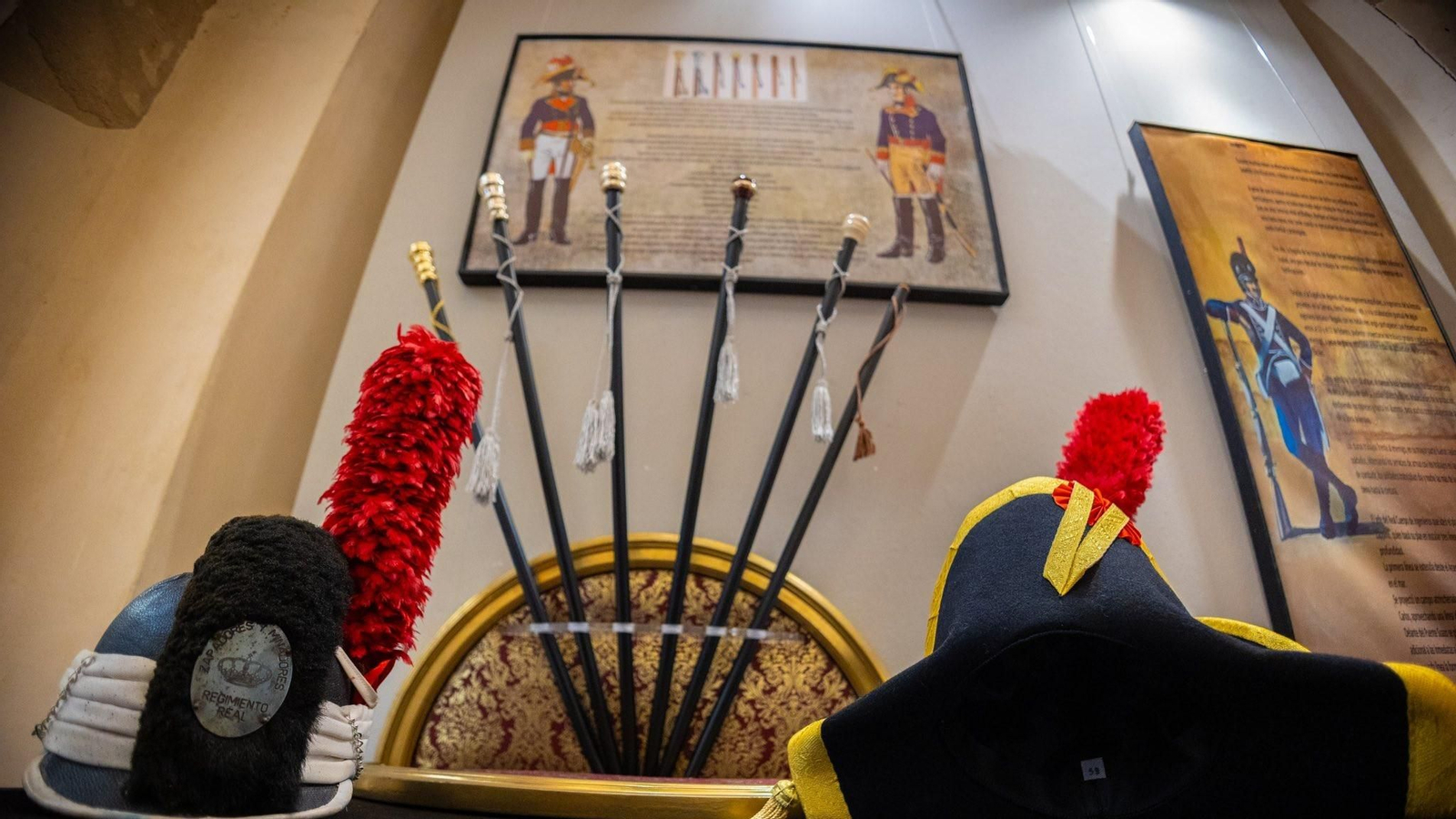 Exposición 'Tejiendo la historia', dedicada a la Guerra de la Independencia, en el Castillo de San Romualdo, en San Fernando