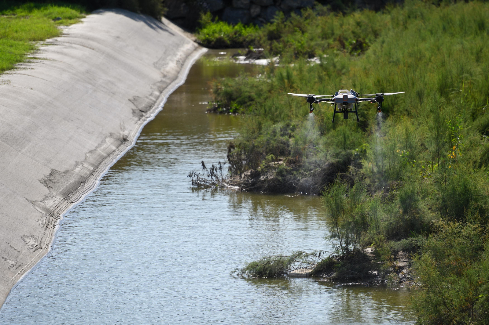 Tiene capacidad para cubrir hasta una hectárea en solo diez minutos.
