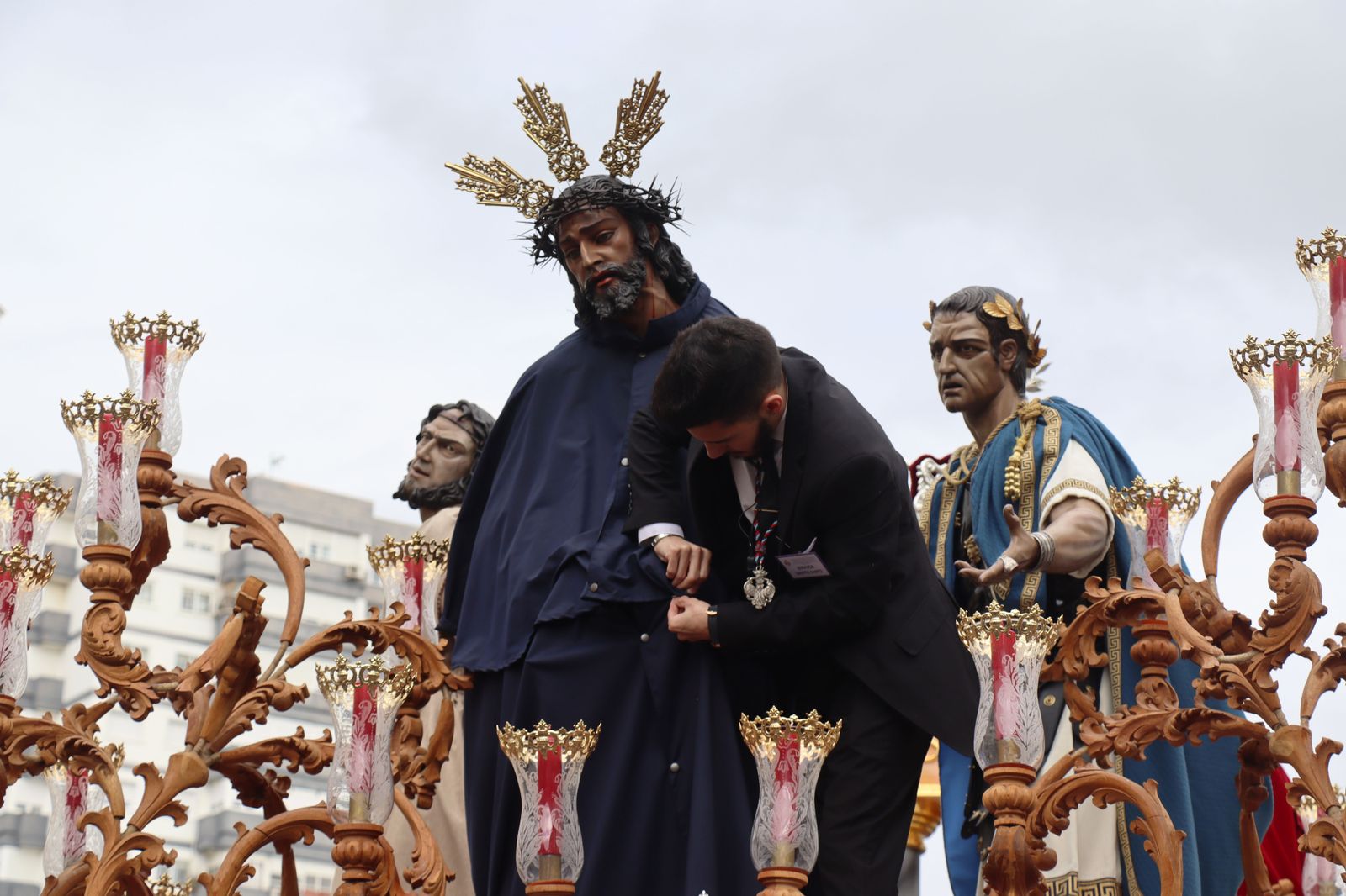 Las mejores imágenes del Martes Santo en Huelva: La Hermandad de La Sentencia