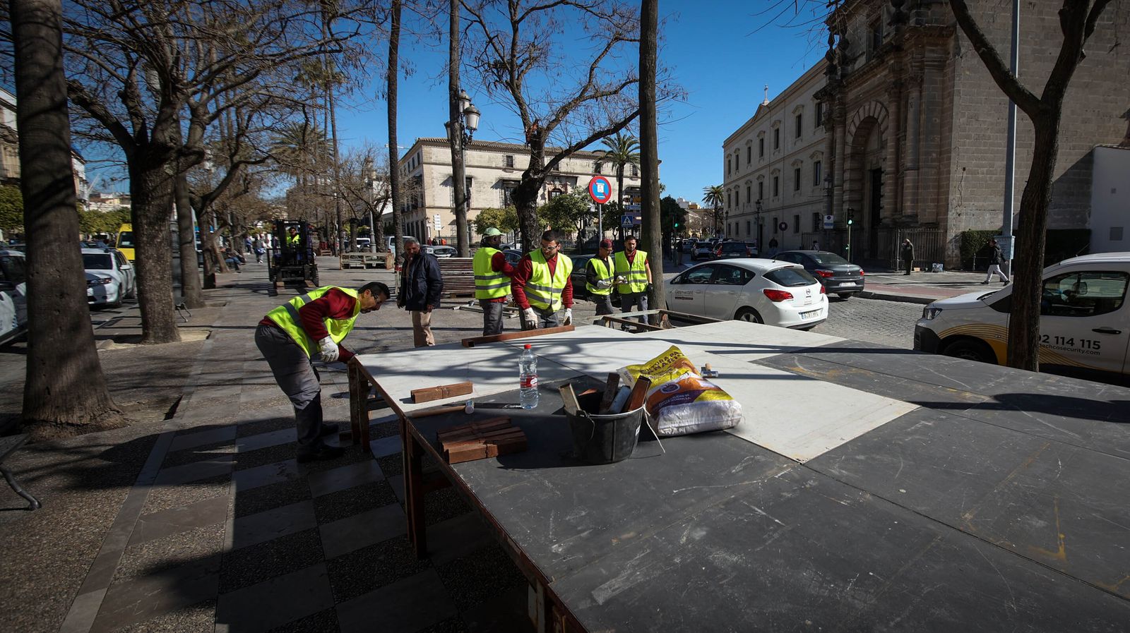 Comienza el montaje de los palcos de la Semana Santa 2023