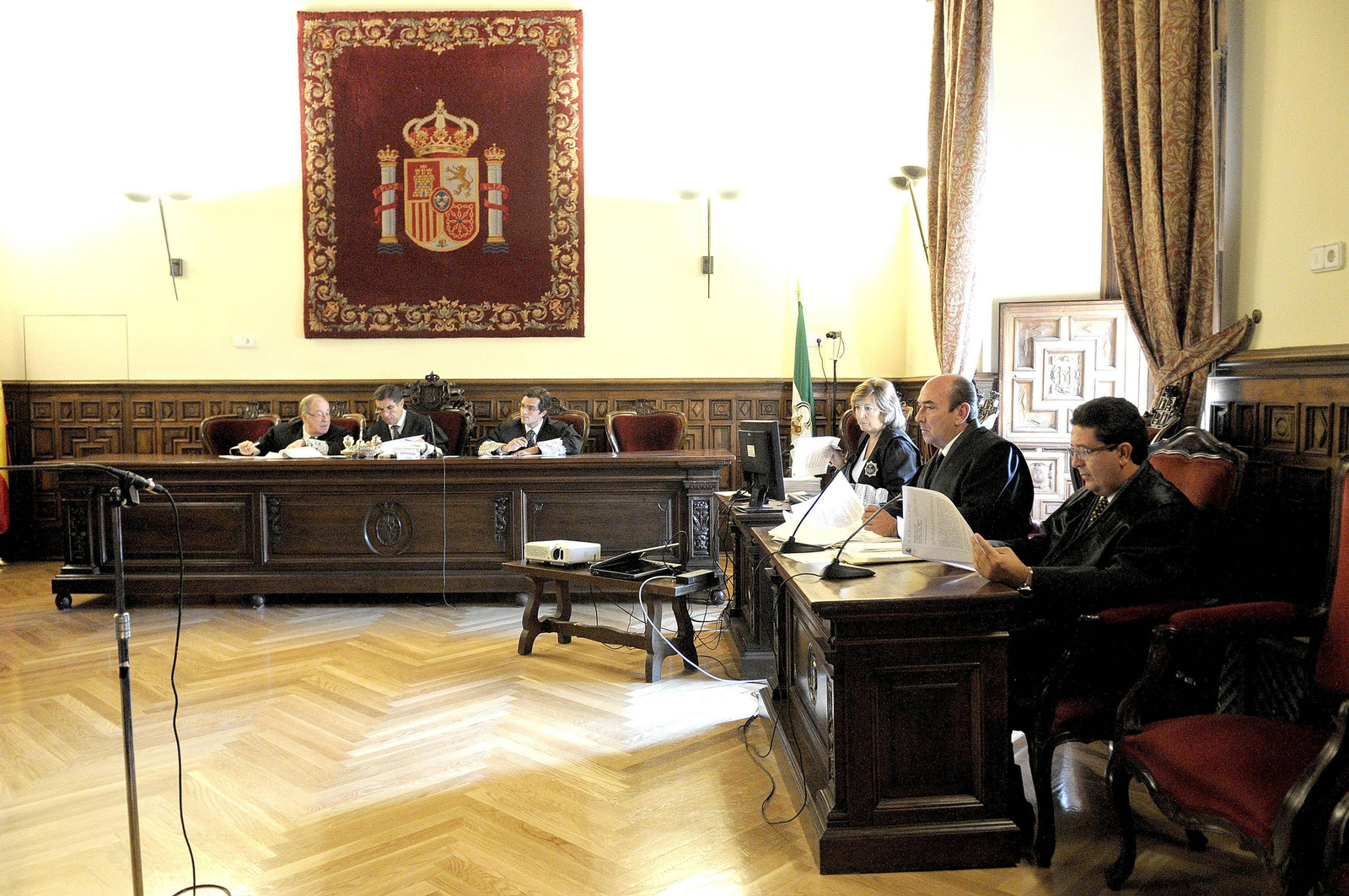 Una imagen de la Sala del TSJA que enjuició a Serrano y el abogado Iñigo Moreno Lara.