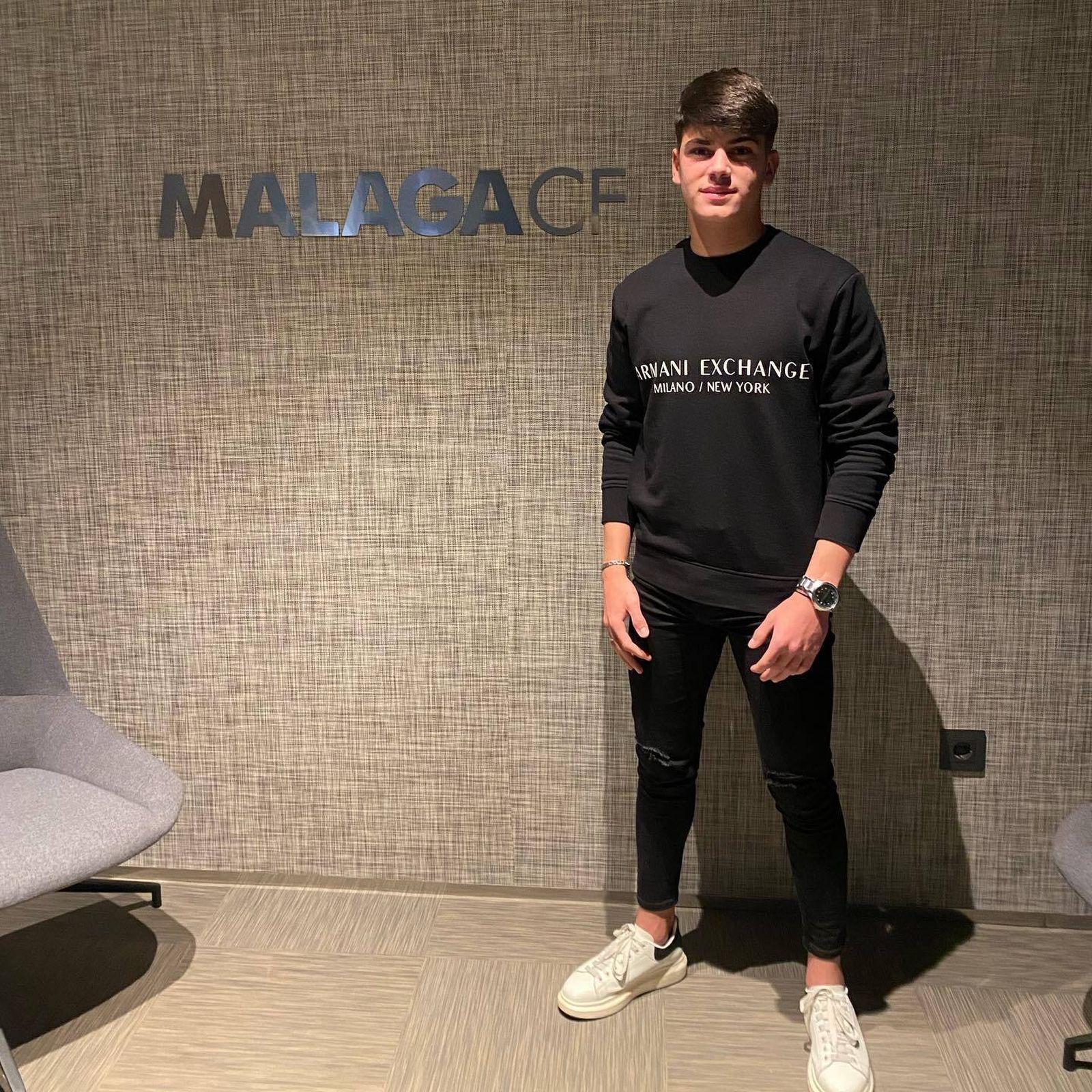 El malagueño Yulen Vila en las oficinas del Málaga CF.