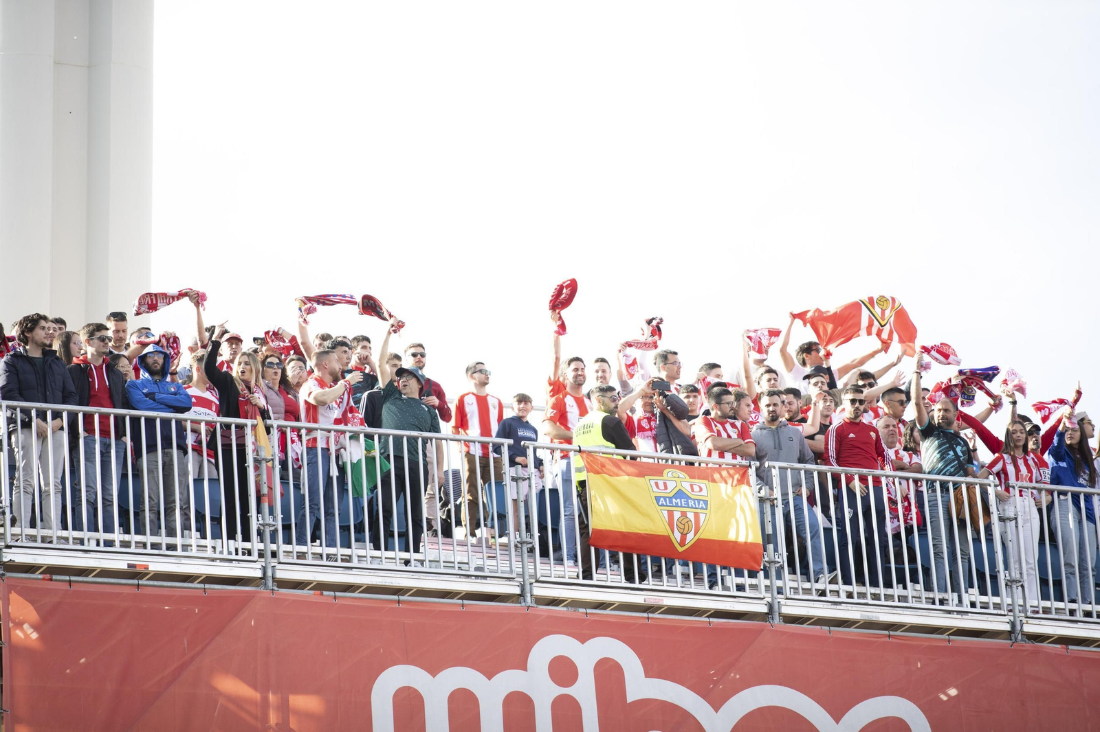 Con motivo del derbi en Granada ya hubo desplazamiento masivo de la afición indálica