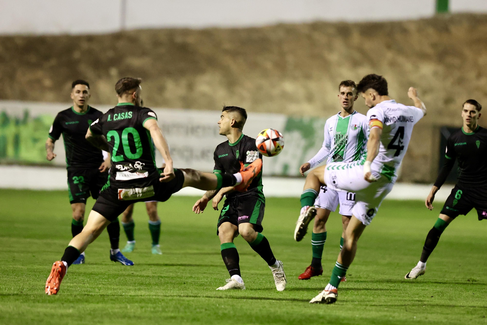 Las mejores fotos del ambiente en El Maulí para el Antequera - Córdoba CF