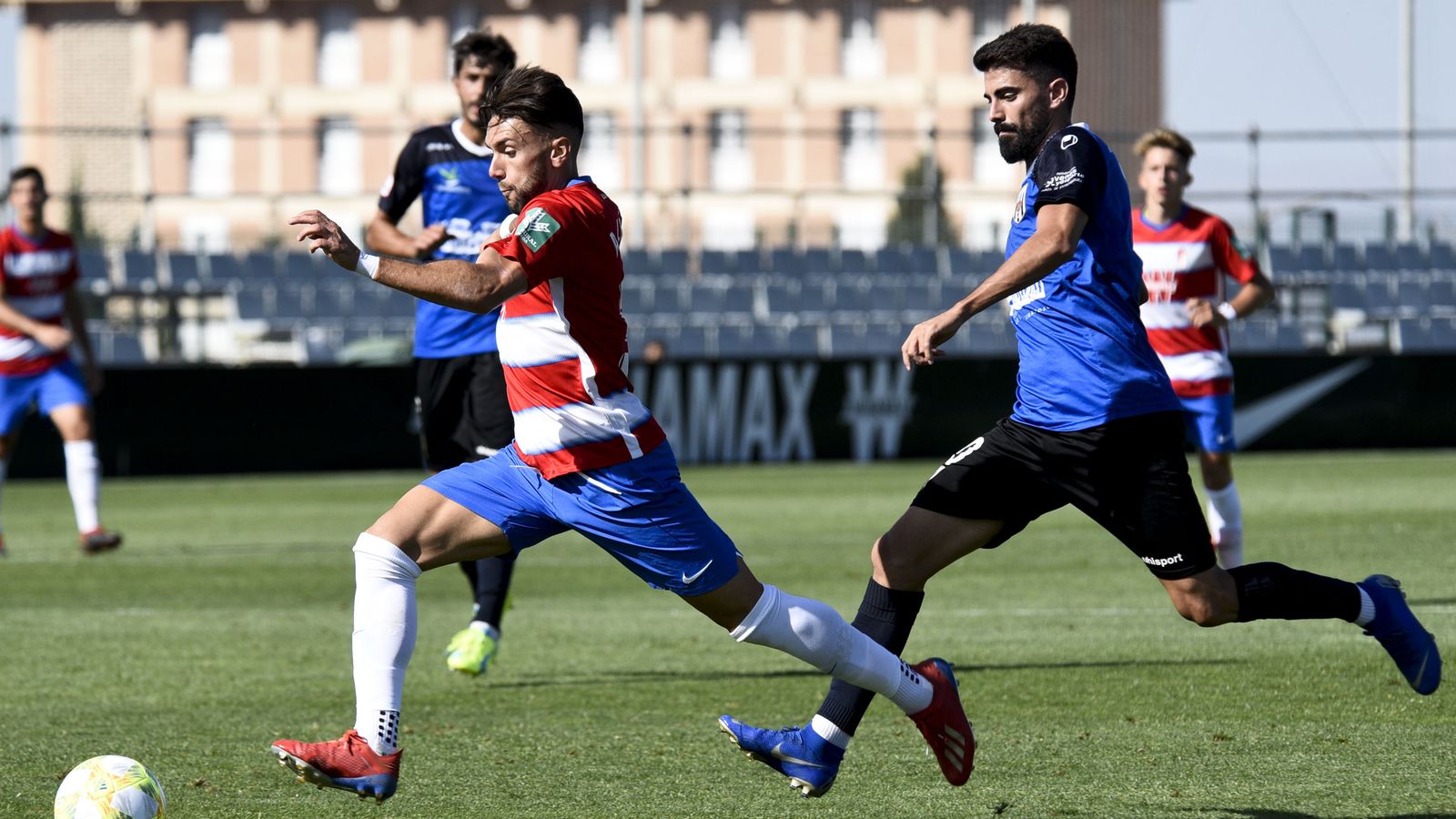 Alberto López es un fijo en el lateral izquierdo del Recreativo.