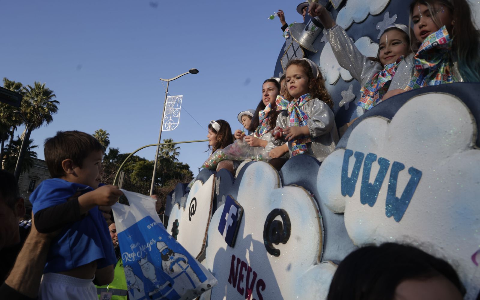 Las imágenes de la Cabalgata de los Reyes Magos en Sevilla