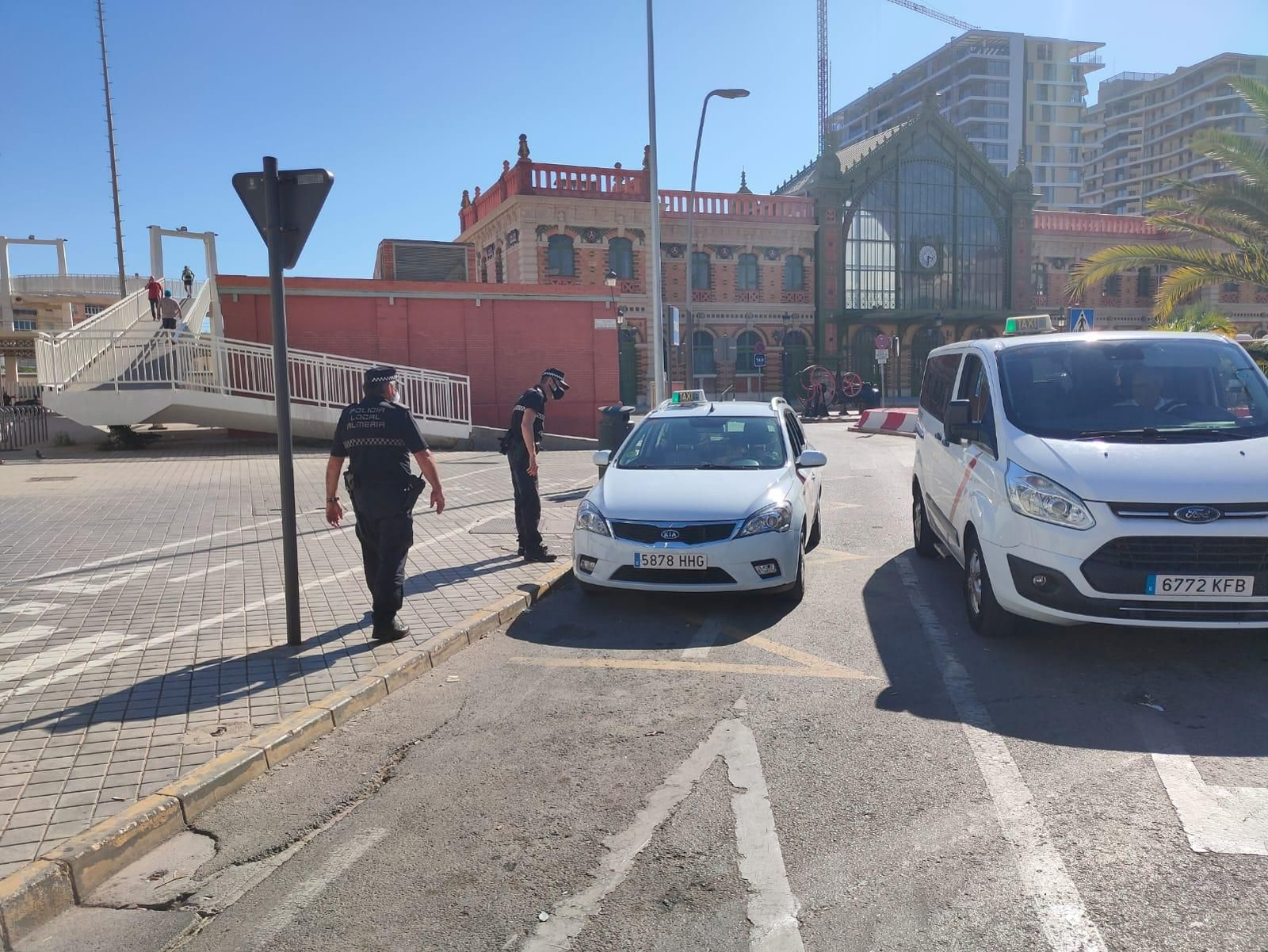 Policias Locales en la intermodal antes del inicio de obras en la estación