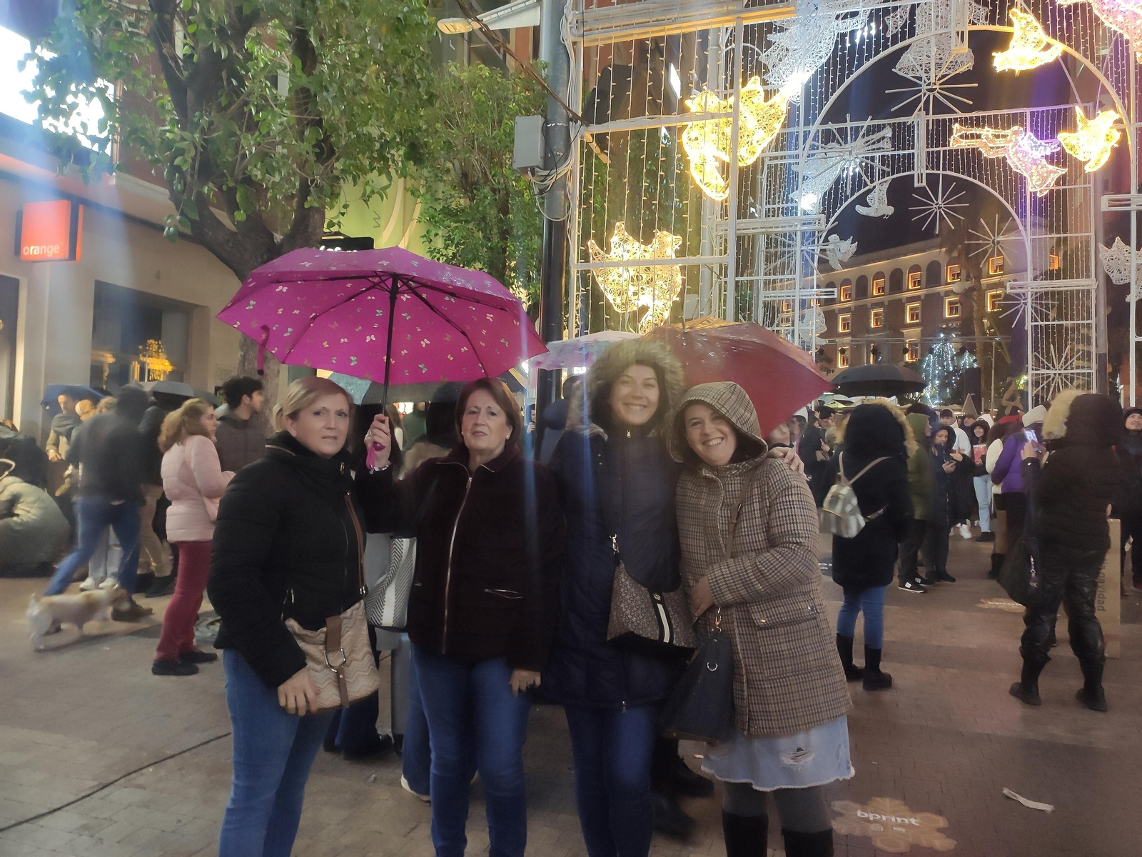 Los jiennenses disfrutan del encendido de 'La Catedral de la Navidad' con Rosa Copado como pregonera