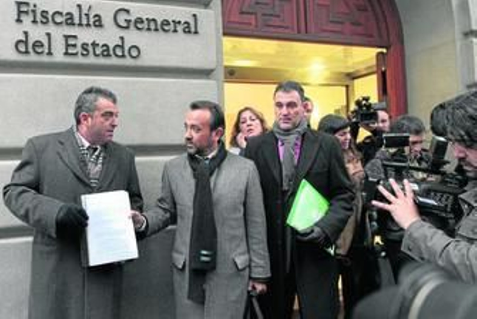 Miembros de Anadir antes de pedir a la Fiscalía que abran una investigación.