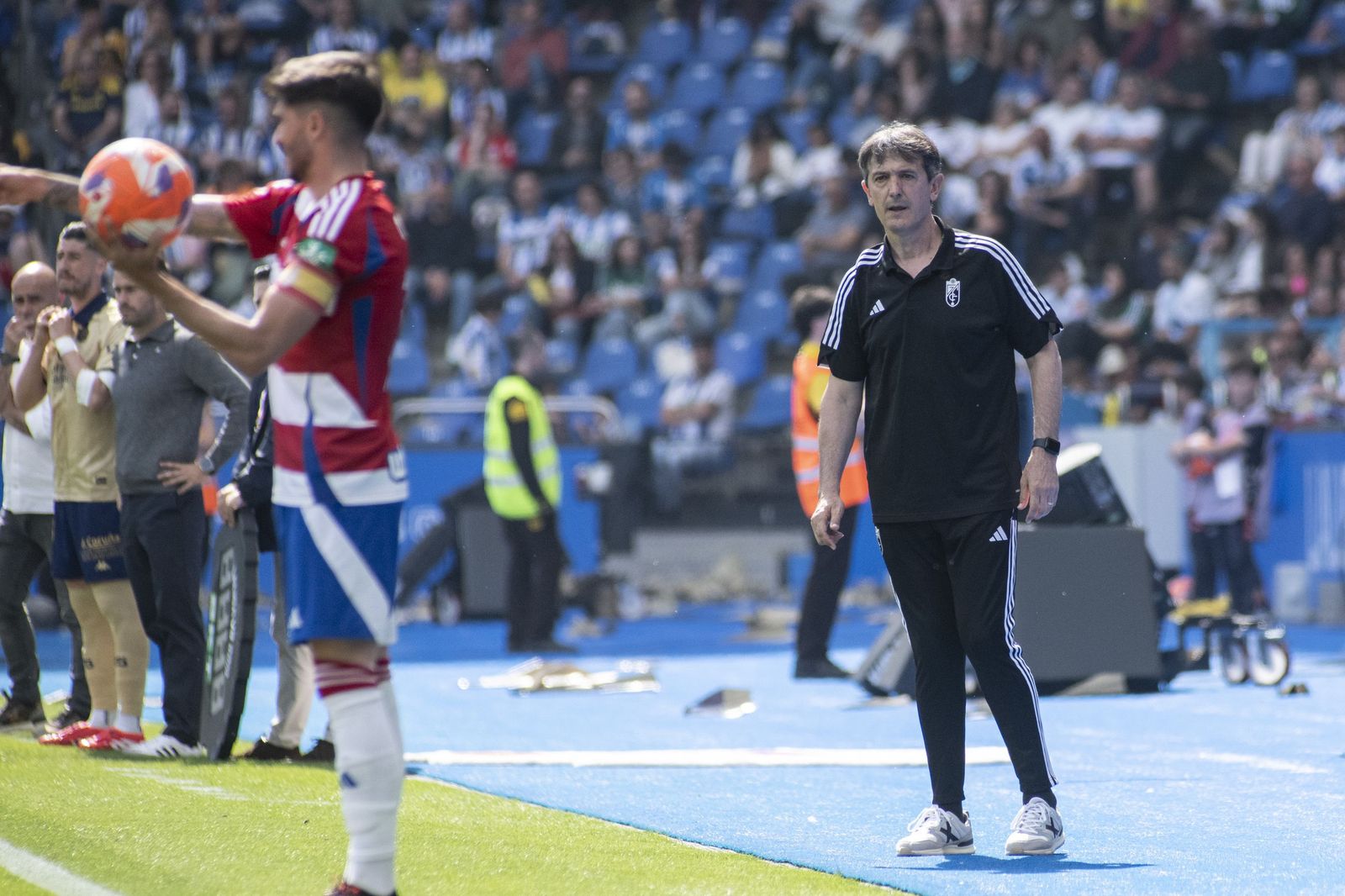 Pacheta debutó como técnico rojiblanco en Riazor.