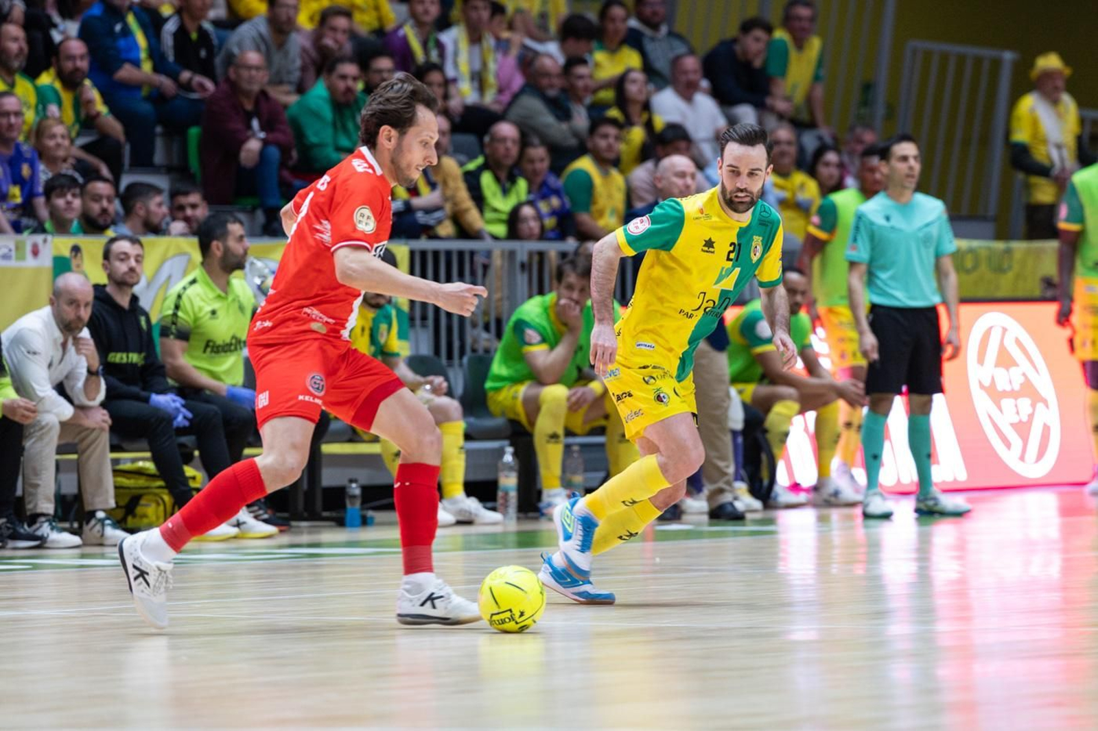 En imágenes: la afición y mejores jugadas del Jaén FS - Jimbee Cartagena