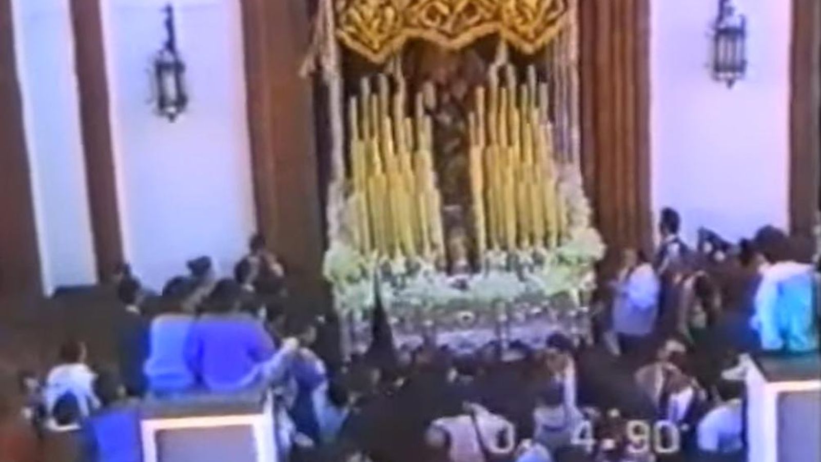 Salida de la Virgen de los Dolores en 1990