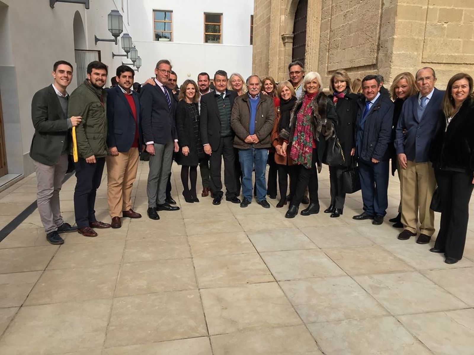 Representantes del PP de Jerez y del resto de la provincia, ayer en Sevilla.
