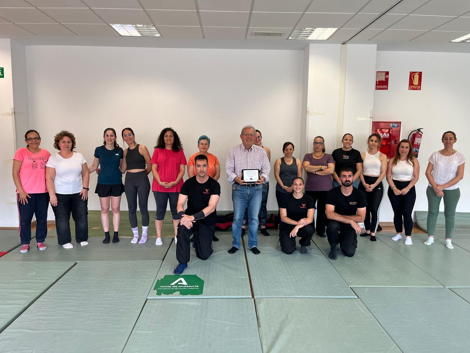 El taller busca reforzar la autoestima y la seguridad de las mujeres en el municipio.