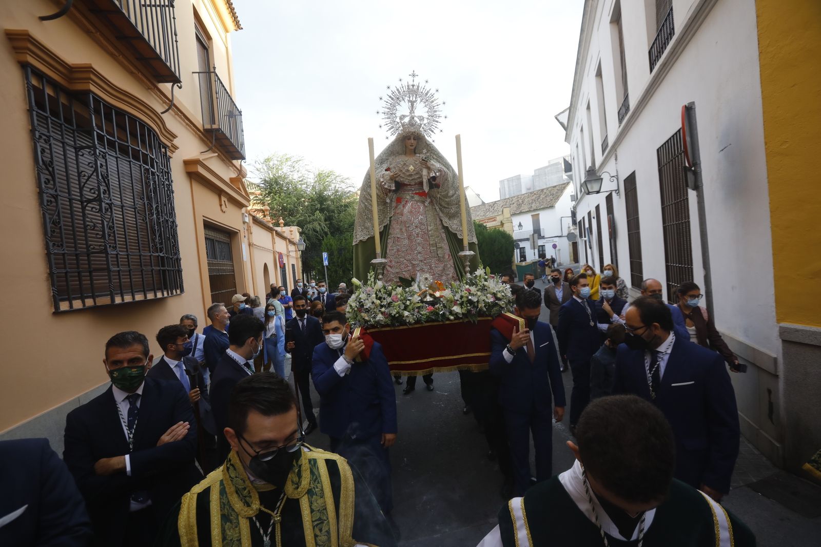 El rosario matinal de la Virgen de la Paz, en fotografías
