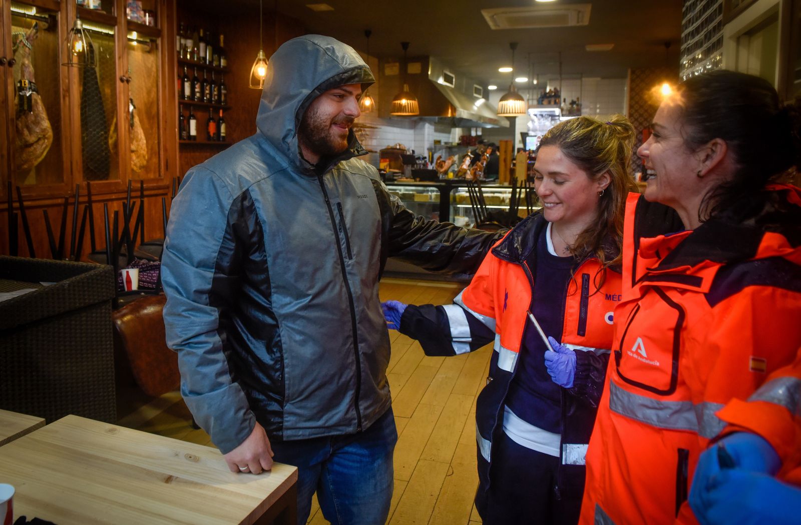 Heridos varios niños en la caída de una carpa en la Alameda