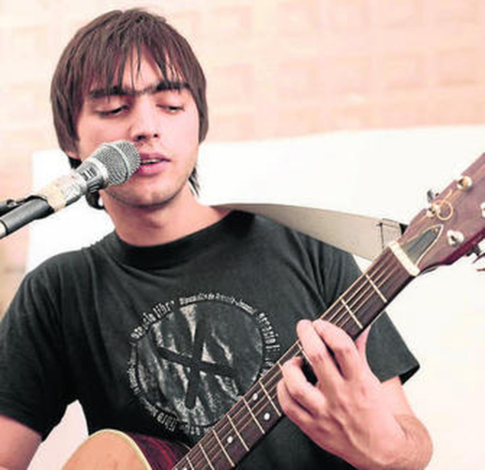 El músico granadino Julián Méndez, alter ego de Checopolaco.