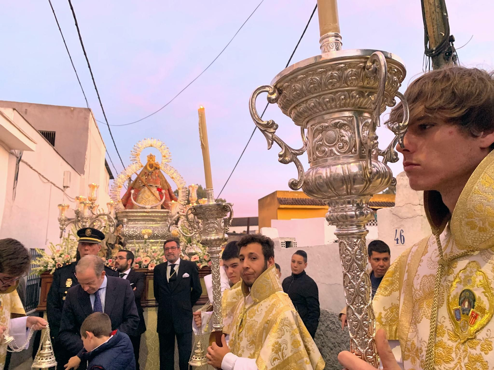 La Virgen de la Cabeza en la procesión de ayer por Picadueñas.
