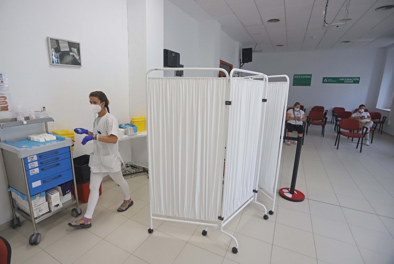 Actividad en un punto de vacunación en San Roque.