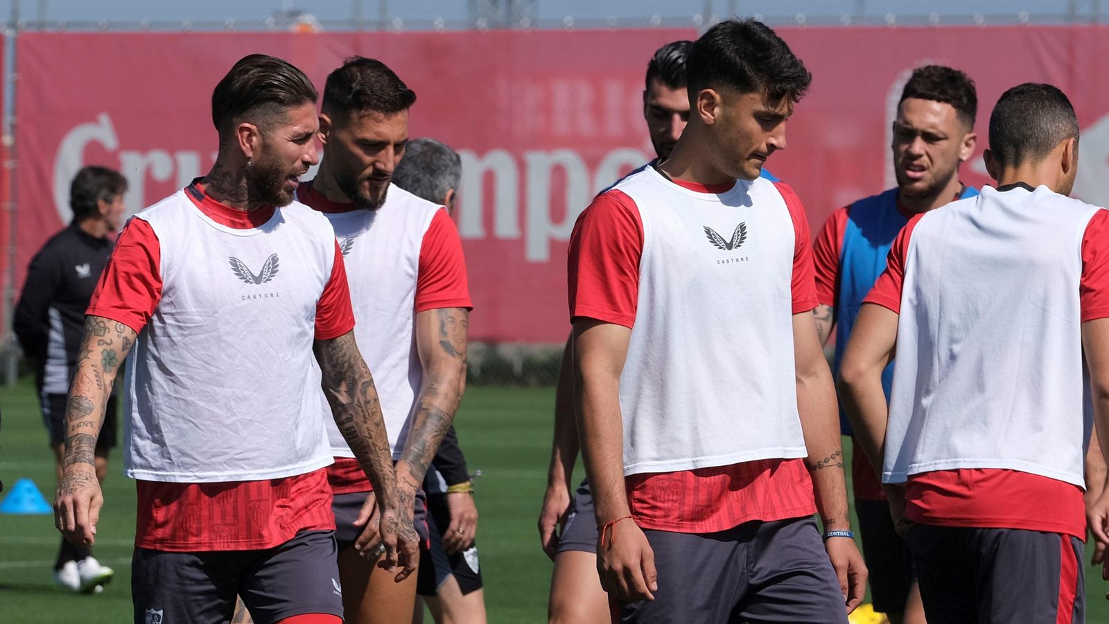 Alejo Véliz antecede a Sergio Ramos y Gudelj en el entrenamiento de este domingo.