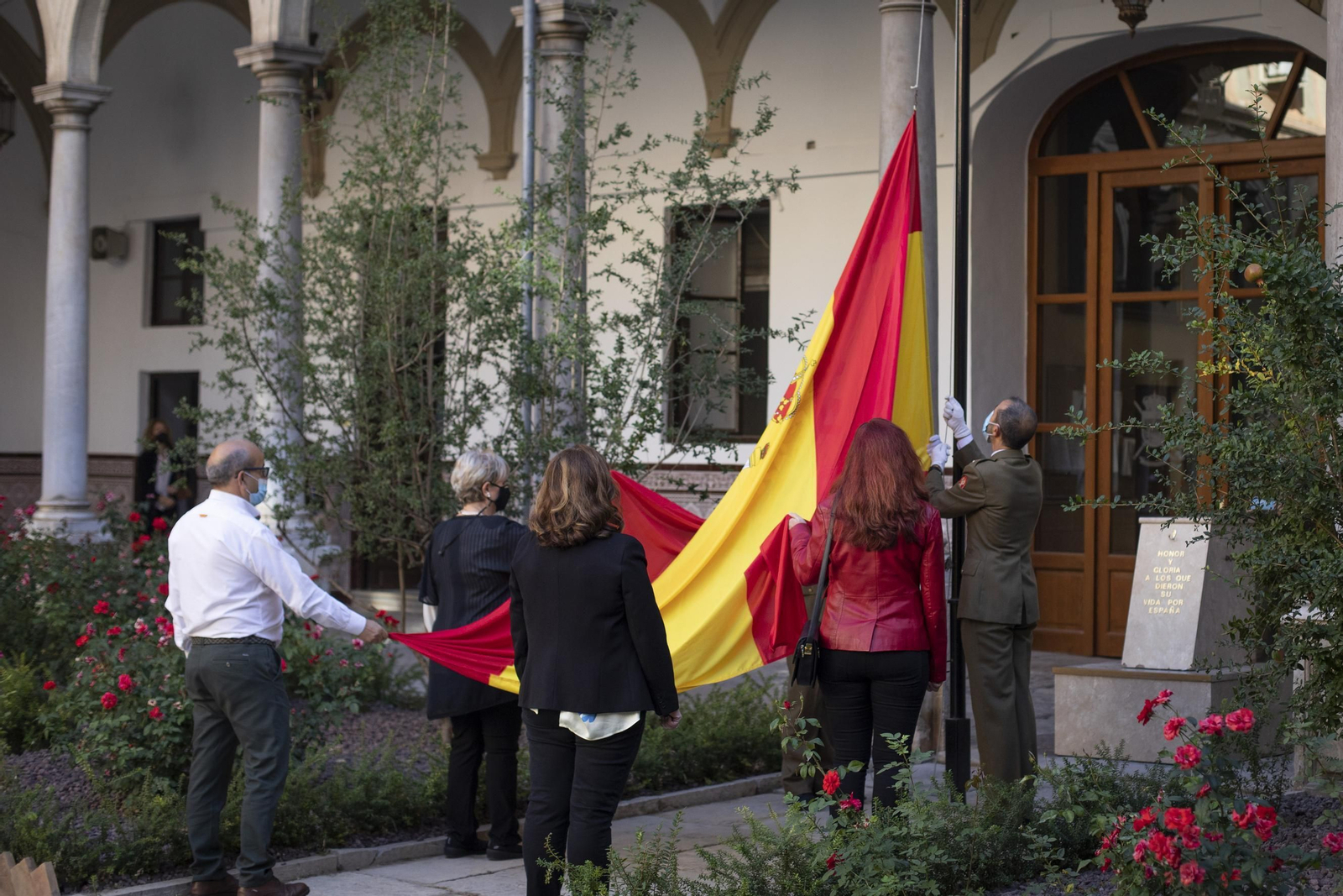 Fotos: la fiesta nacional se celebra en el Madoc de Granada con el izado de la bandera