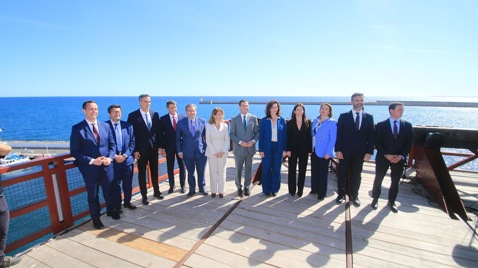 Autoridades presentes en el acto.