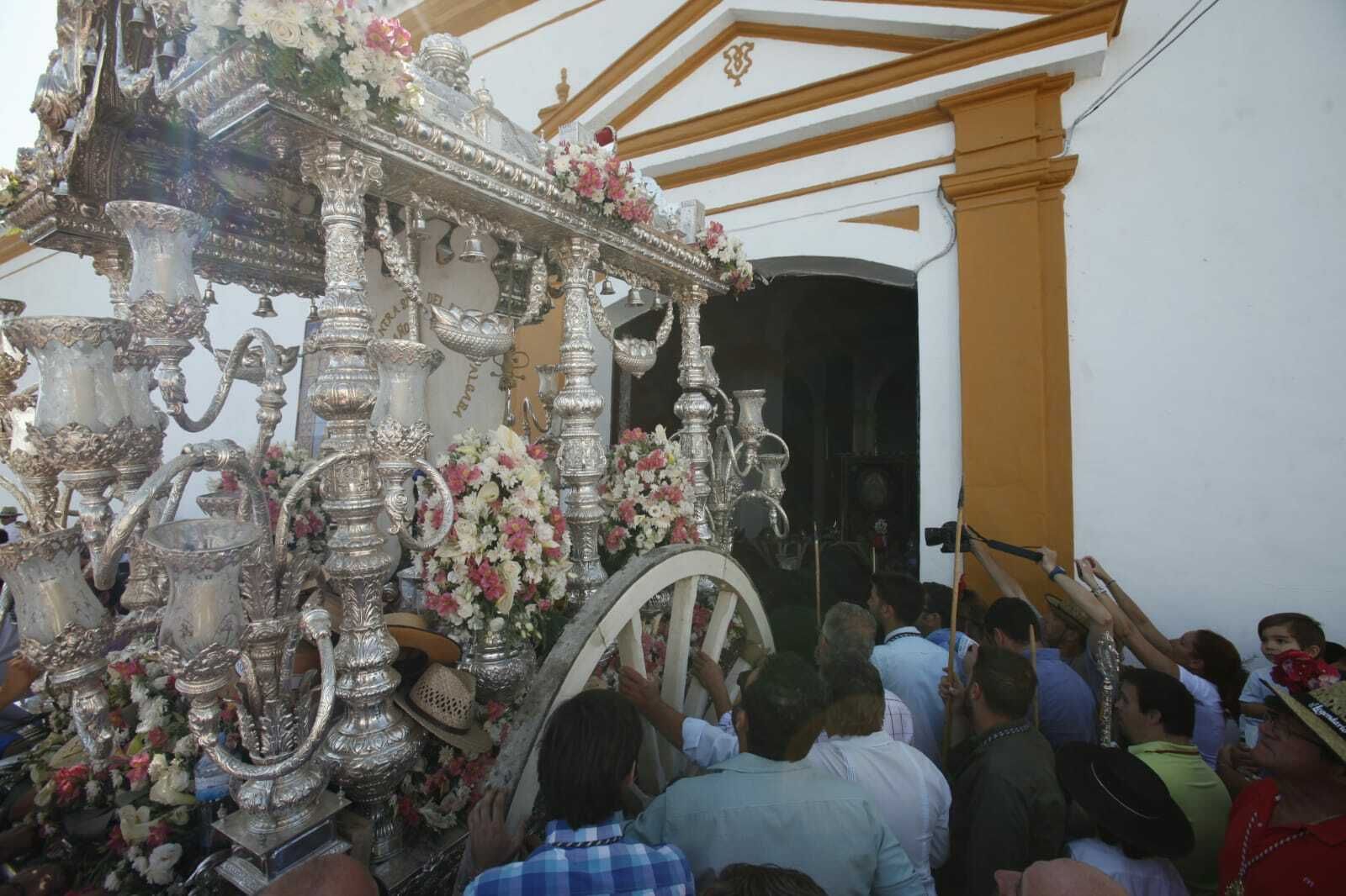 El paso de las hermandades del Rocío por Villamanrique, en imágenes