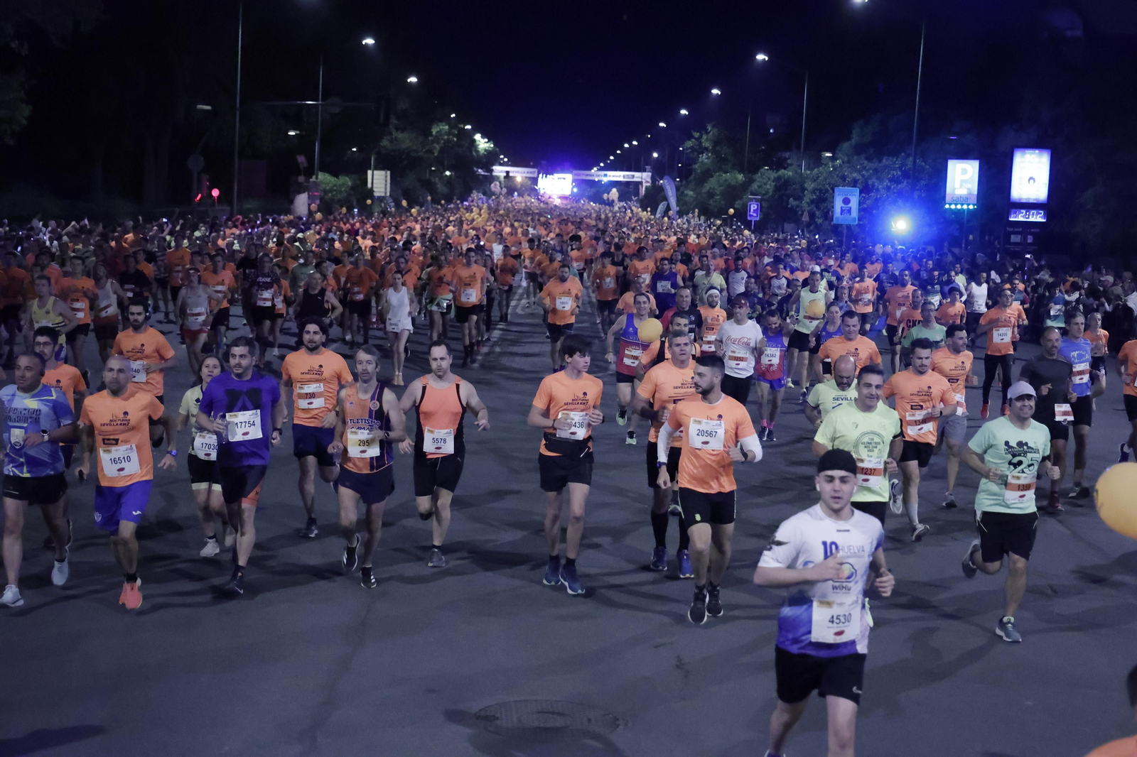 Búscate en la Carrera Nocturna de Sevilla (1)