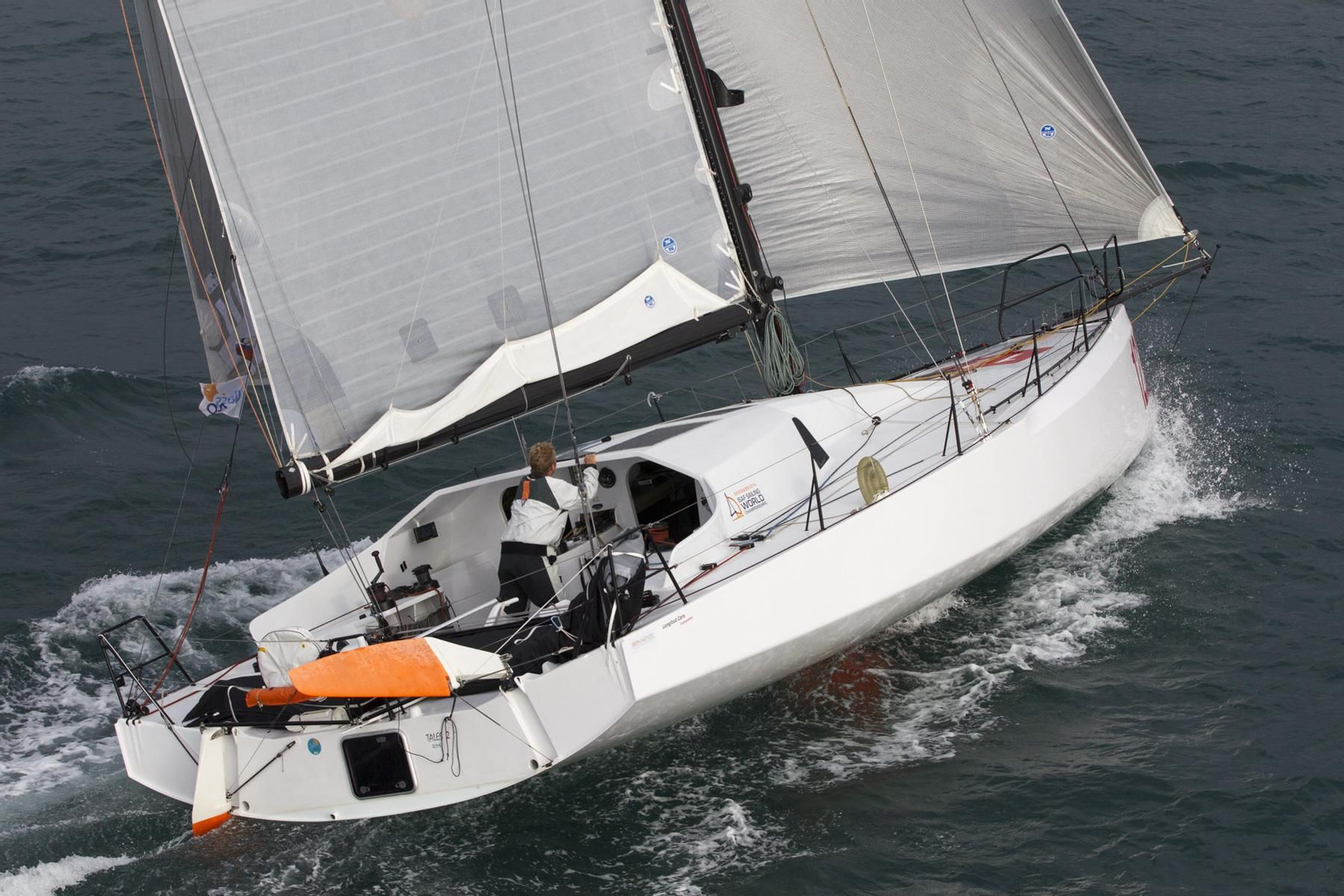 Un barco Class40 como los que competirán en Cádiz.
