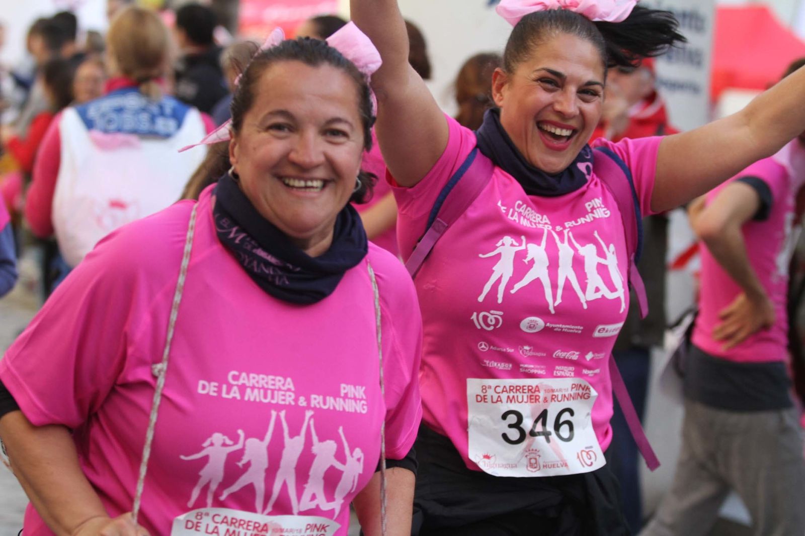 Imágenes de la Carrera contra el cáncer de mama de Huelva.